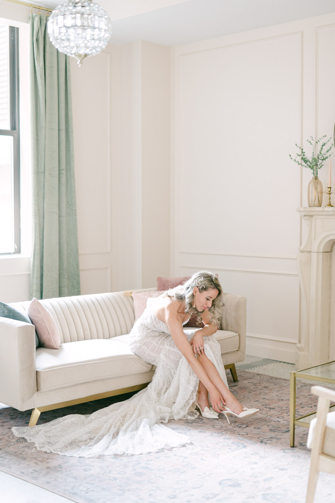 bride putting her heels on at the century club